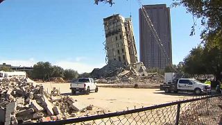 شاهد: عملية هدم فاشلة تحول أحد المباني في دالاس إلى برج مائل