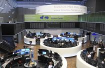Les bourses européennes regagnent du terrain après un plongeon provoqué par la crise Covid-19