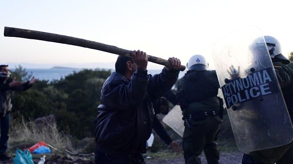 Αντιδράσεις για τα ΜΑΤ σε Χίο και Λέσβο - Αποφασισμένη η κυβέρνηση Αντιδράσεις για τα ΜΑΤ σε Χίο και Λέσβο - Αποφασισμένη η κυβέρνηση