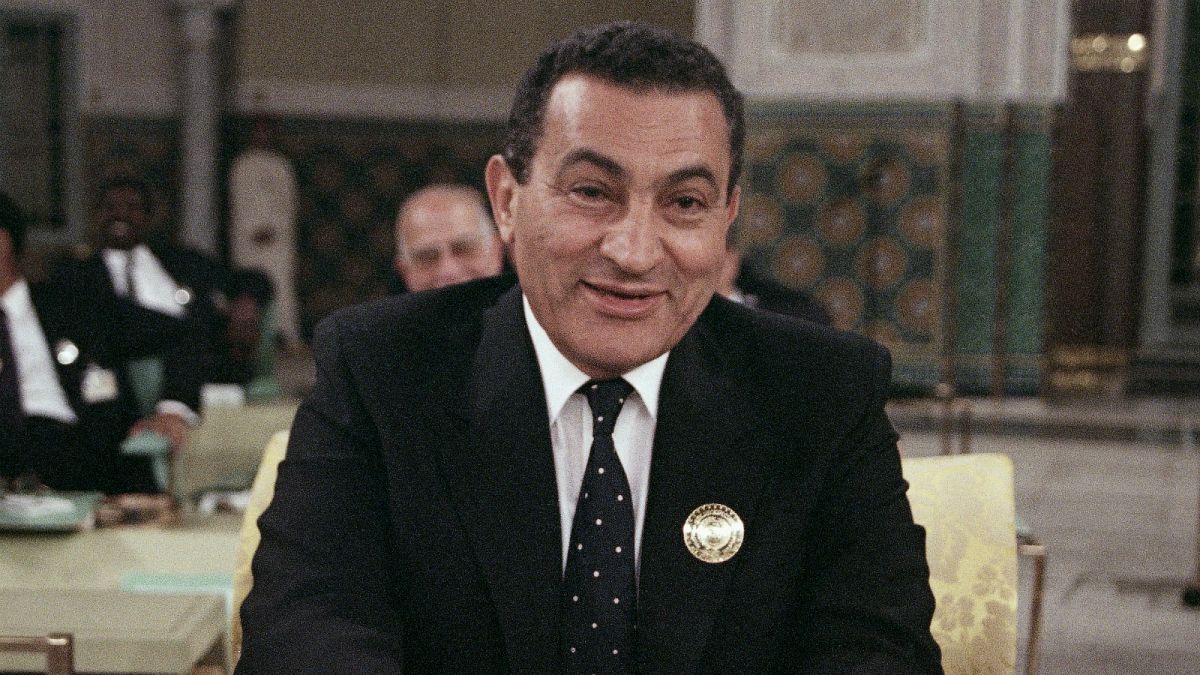 أبرز المحطات في حياة الرئيس المصري الأسبق محمد حسني مبارك