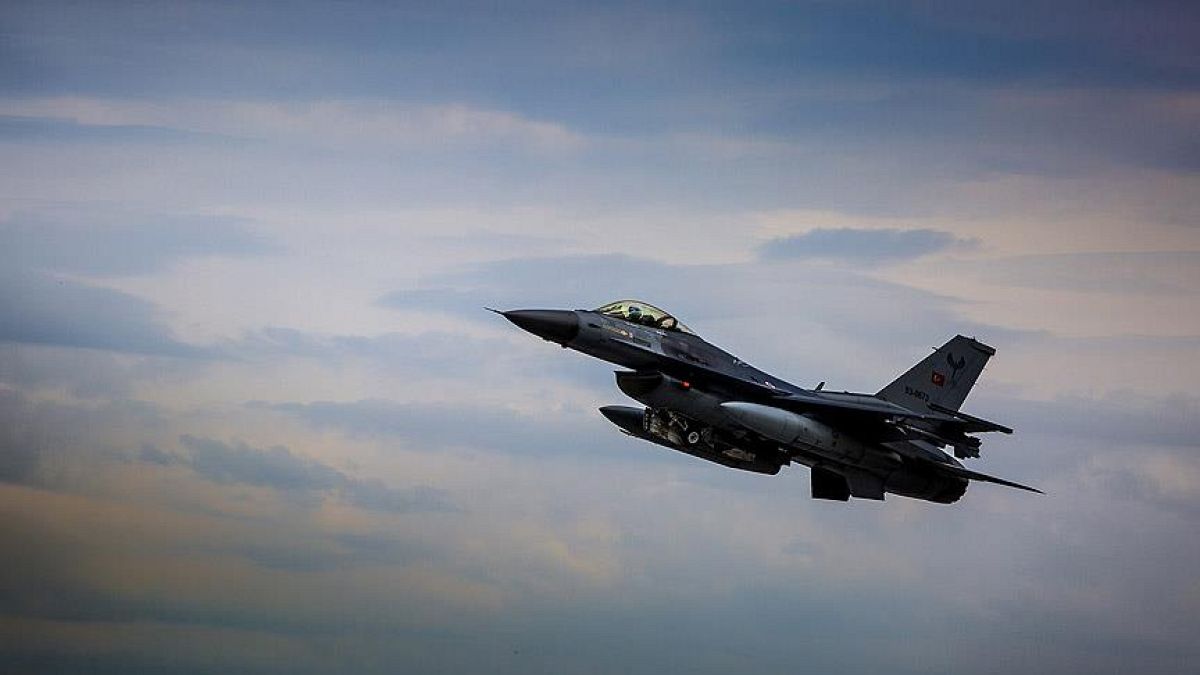 Türk F-16 jeti