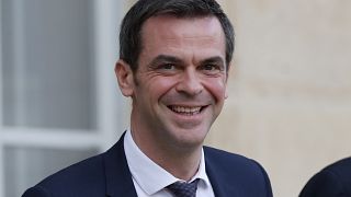 وزير الصحة الفرنسي: "فرنسا لا تفكر في إغلاق حدودها مع إيطاليا بسبب كورونا"