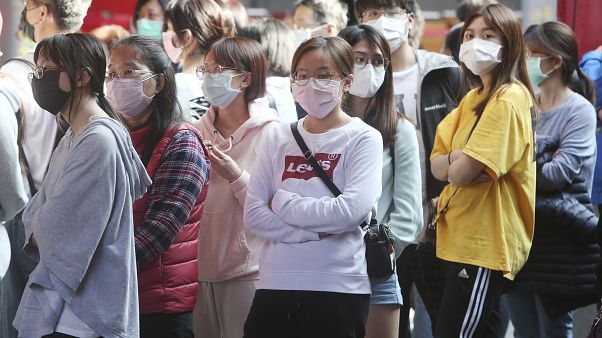 El peligro de la 'infodemia' de noticias falsas frente al coronavirus COVID-19 El peligro de la 'infodemia' de noticias falsas frente al coronavirus COVID-19