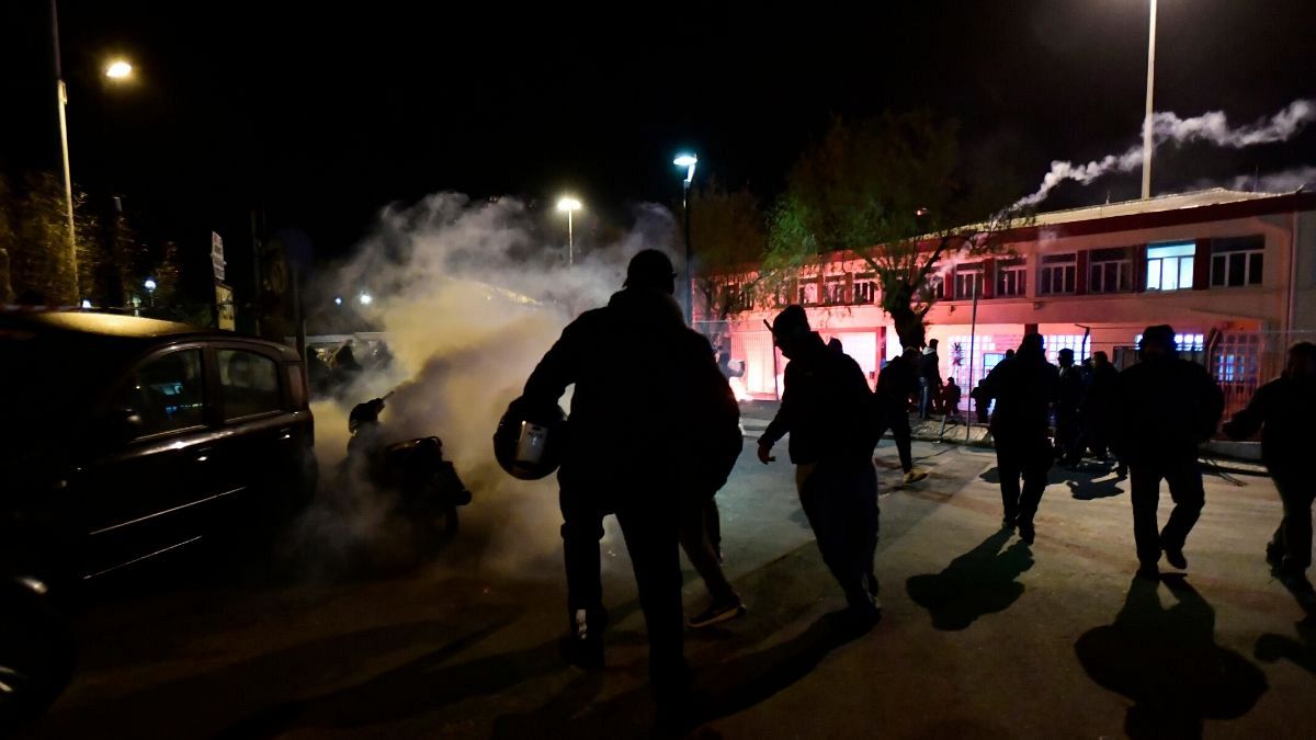 درگیری ساکنان جزایر یونان با پلیس بر سر احداث مرکز جدید ویژه پناهجویان