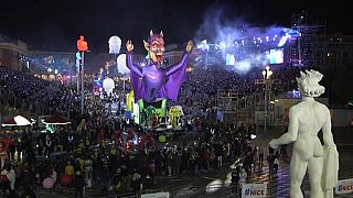 Carnaval de Nice : malgré le nouveau coronavirus, la fête continue