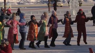 رقص دسته جمعی بومیان سیبری برای گرامیداشت سال نو  