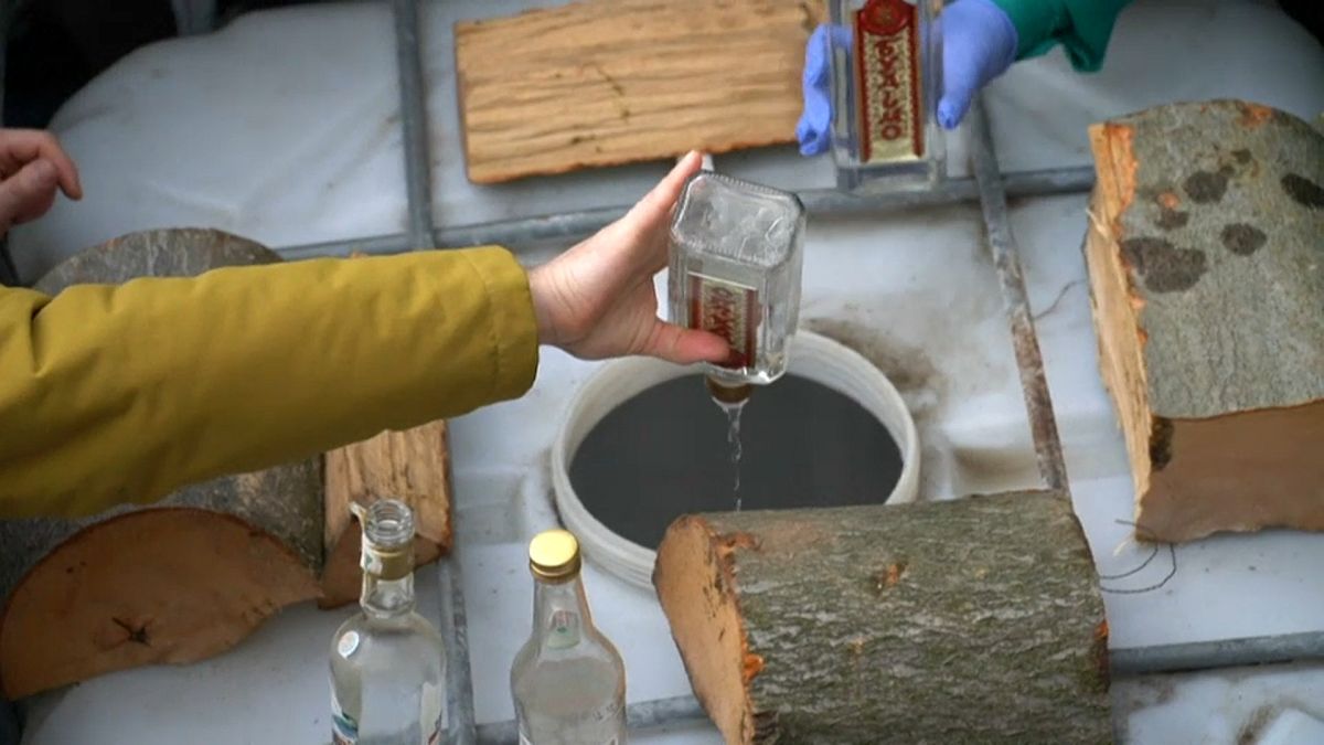 Ucraina: smaltite 37000 bottiglie di vodka adulterata
