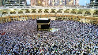 السعودية تعلّق مؤقتاً دخول المسلمين للعمرة وزيارة المسجد النبوي لمواجهة كورونا
