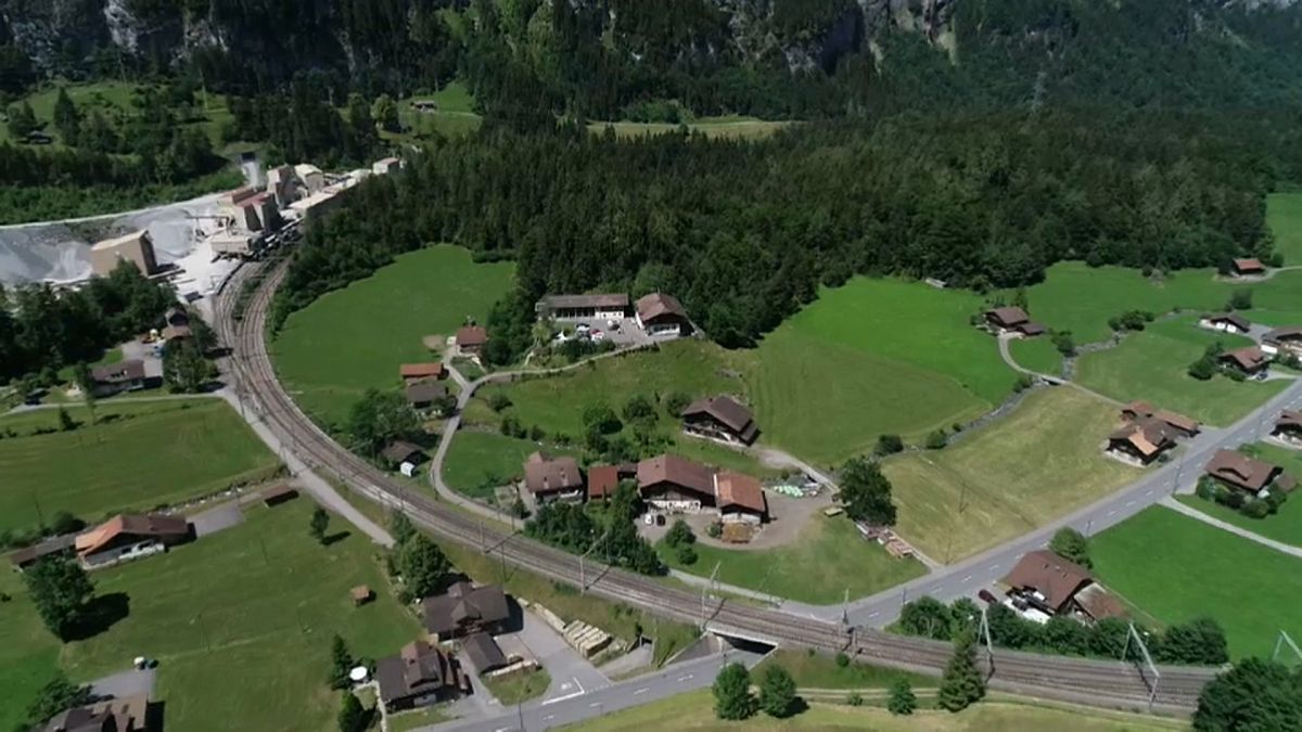 Un village suisse risque dix ans d'exil à cause d'un dépôt de munitions