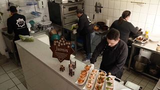 شاهد: سورية تبهر الألمان بخدمات طهي خاصة في برلين