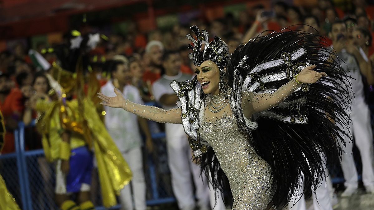 شاهد: استمرار احتفالات كرنفال البرازيل رغم الإعلان عن إصابة شخص بكورونا
