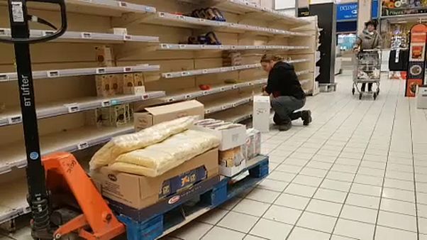 Coronavirus: Leere Regale - Hamsterkäufe nicht nur in Ungarn Coronavirus: Leere Regale - Hamsterkäufe nicht nur in Ungarn