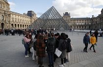 Fransa'nın başkenti Paris'te bulunan Louvre Müzesi
