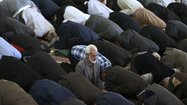 Covid-19'un ibadetlere etkisi: Koronavirüs endişesinin tırmandığı İran'da cuma namazı kılınmayacak Covid-19'un ibadetlere etkisi: Koronavirüs endişesinin tırmandığı İran'da cuma namazı kılınmayacak