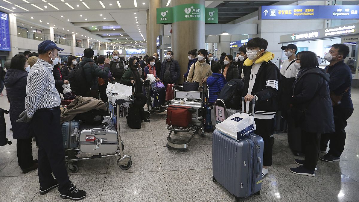 عدد من السياح الكوريين الجنوبيين الذين أعادتهم إسرائيل إلى ديارهم   25/02/2020