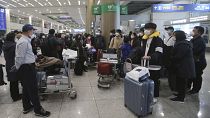 عدد من السياح الكوريين الجنوبيين الذين أعادتهم إسرائيل إلى ديارهم   25/02/2020