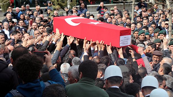 Canlı anlatım | MSB: İdlib'de 2 asker şehit oldu, 3 asker yaralandı Canlı anlatım | MSB: İdlib'de 2 asker şehit oldu, 3 asker yaralandı