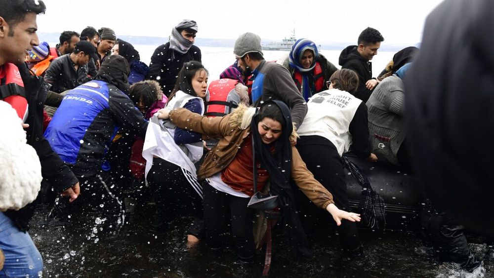 Refugees reach Greek border as EU demands Turkey uphold commitments