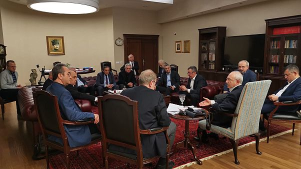 CHP Genel Başkanı Kemal Kılıçdaroğlu, İdlib'deki son gelişmeleri görüşmek üzere kurmaylarıyla bir araya geldi. CHP Genel Başkanı Kemal Kılıçdaroğlu, İdlib'deki son gelişmeleri görüşmek üzere kurmaylarıyla bir araya geldi.