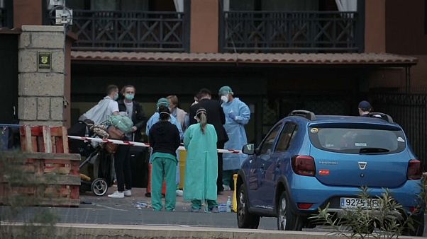 Acaba la cuarentena en el hotel de Tenerife y se multiplican los casos en España Acaba la cuarentena en el hotel de Tenerife y se multiplican los casos en España