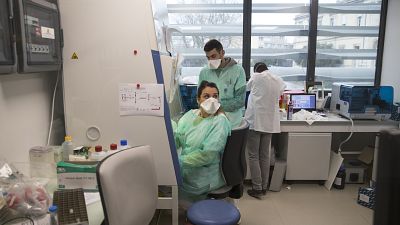 أطباء وممرضون فرنسيون بمعهد أمراض العدوى بمارسيليا 