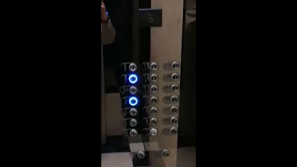 مصعد يعمل بالصوت عوض الأزرار تفاديا لإنتشار الفيروسات