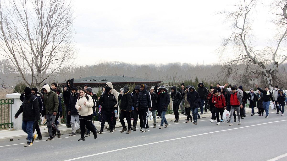 Мигранты в провинции Эдирне направляются к границе с Грецией