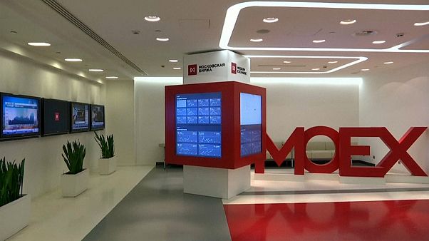 Коронавирус давит на российские биржи Коронавирус давит на российские биржи