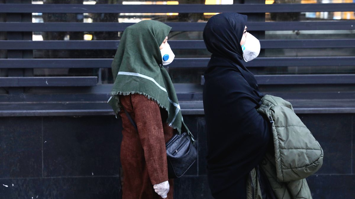 İran'da koronavirüs can almaya devam ediyor: Ölen kişi sayısı 34'e çıktı