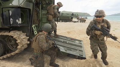 Sur une plage de Thaïlande, les armées américaines et thaïlandaises s'entrainent