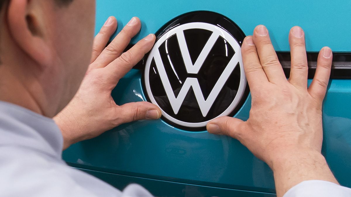 Alman otomotiv devi Volkswagen "egzoz manipülasyonu" için müşterilerine 830 milyon avro ceza ödeyecek