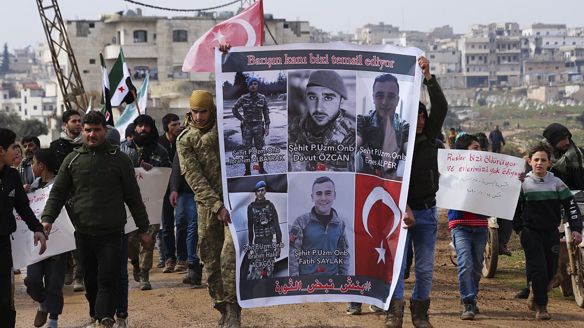 تركيا تحجب مواقع التواصل الاجتماعي عقب مقتل 33 من جنودها في سوريا