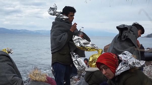 Des centaines de migrants à la frontière entre la Grèce et la Turquie Des centaines de migrants à la frontière entre la Grèce et la Turquie