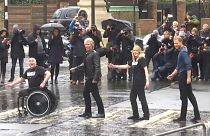 Prinz Harry und Jon Bon Jovi auf dem Zebrastreifen vor den Abbey Road Studios