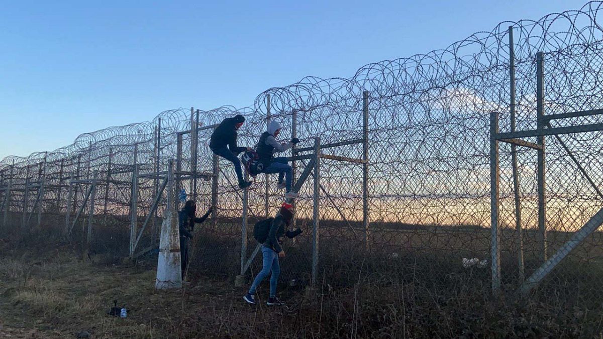 Yunanistan: Sınırı geçmeye çalışan 4 binden fazla kişiyi engelledik