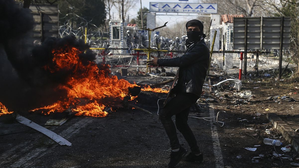 Offene Grenzen: griechische Polizei setzt Tränengas gegen Flüchtlinge ein 