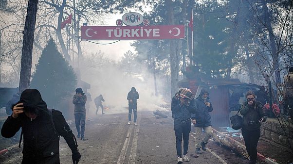 إردوغان: سنبقي حدودنا مع أوروبا مفتوحة أمام المهاجرين وقلت لبوتين ابتعد عن طريقنا في سوريا إردوغان: سنبقي حدودنا مع أوروبا مفتوحة أمام المهاجرين وقلت لبوتين ابتعد عن طريقنا في سوريا