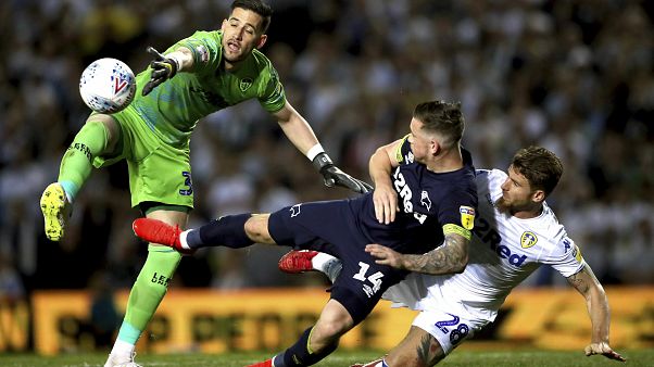 Leeds United'ın kalecisi Kiko Casilla'ya ırkçı söylemleri nedeniyle 8 maç ve yüz yüze eğitim cezası Leeds United'ın kalecisi Kiko Casilla'ya ırkçı söylemleri nedeniyle 8 maç ve yüz yüze eğitim cezası
