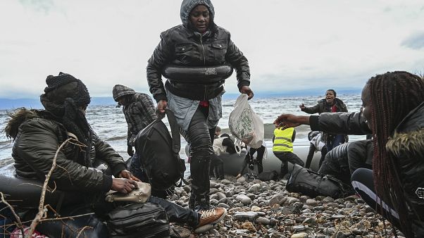 Zsúfolt gumicsónakokon tartanak Leszboszra a Törökországból induló menekülők Zsúfolt gumicsónakokon tartanak Leszboszra a Törökországból induló menekülők