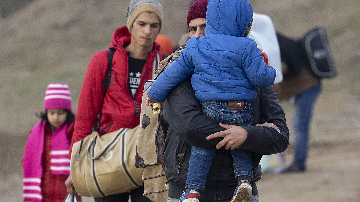 Avrupa'ya geçmek isteyen çok sayıda göçmen Edirne toplanıyor
