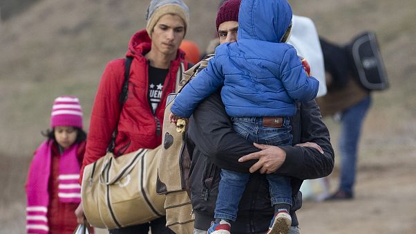 Avrupa'ya geçmek isteyen çok sayıda göçmen Edirne toplanıyor Avrupa'ya geçmek isteyen çok sayıda göçmen Edirne toplanıyor