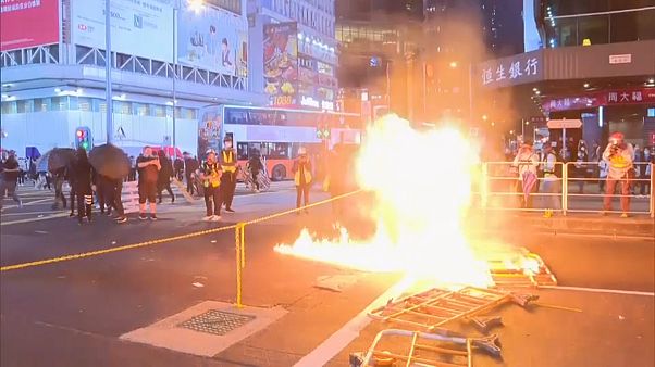 Confrontos regressam a Hong Kong Confrontos regressam a Hong Kong
