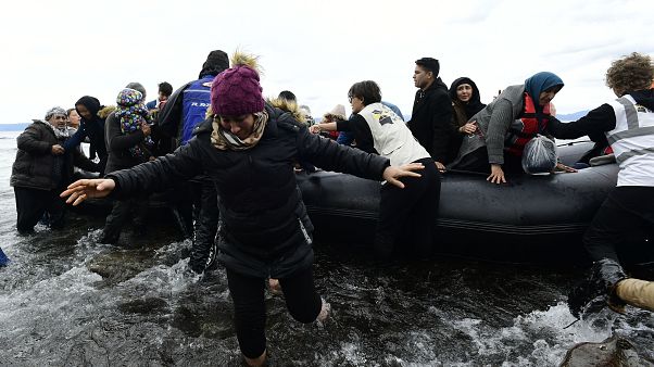 Türkiye'den Yunanistan'ın Midilli adasına geçen göçmenler Türkiye'den Yunanistan'ın Midilli adasına geçen göçmenler