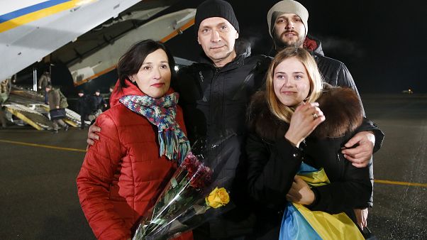 Rusya ile yapılan esir değişiminden sonra ülkesine dönen Ukraynalılar Rusya ile yapılan esir değişiminden sonra ülkesine dönen Ukraynalılar
