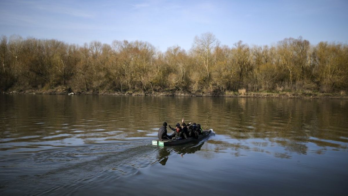 Εικόνες από drone στις Καστανιές και διάσχιση του ποταμού Έβρου