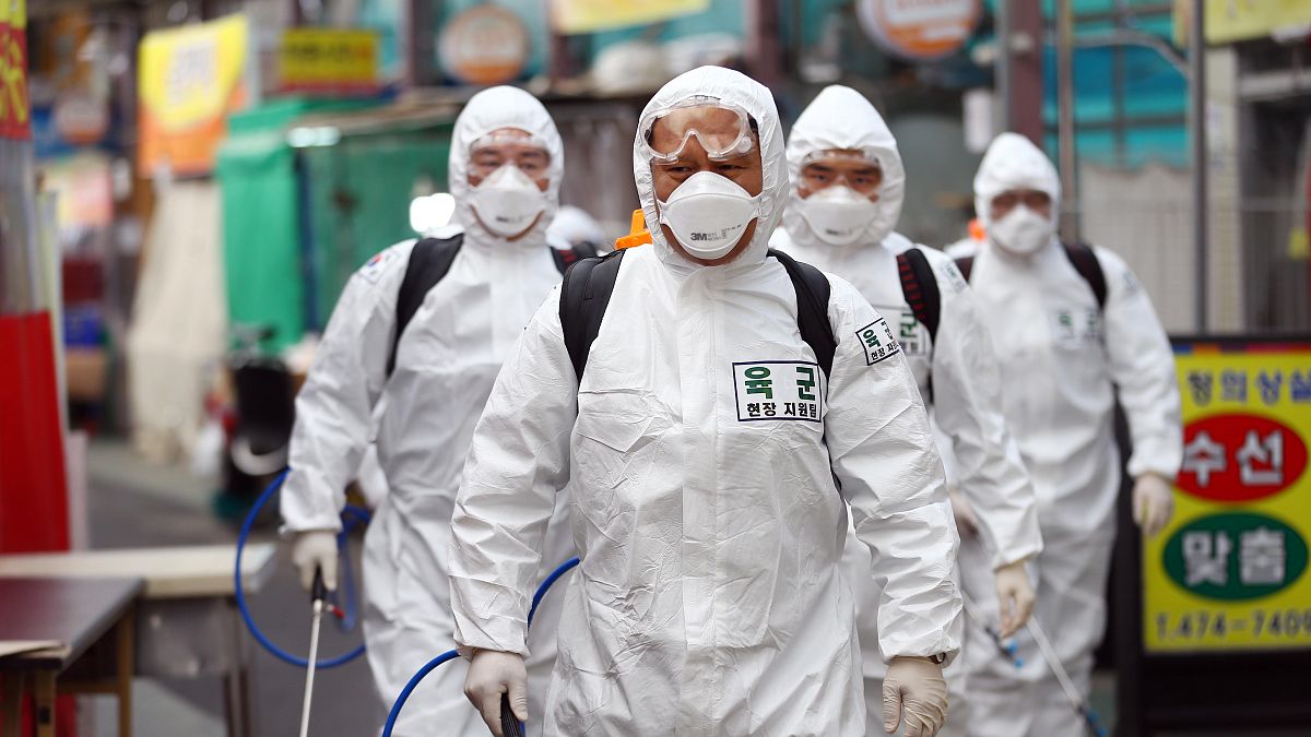 Über 80.000 Coronavirus-Fälle in China - Johnson: "Wir müssen da durch"