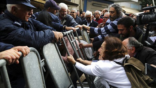 Ένταση στο οδόφραγμα της οδού Λήδρας Ένταση στο οδόφραγμα της οδού Λήδρας