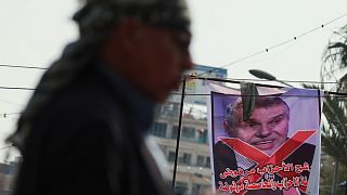 إعلان يحمل صورة رئيس الوزراء العراقي المكلف محمد توفيق علاوي وعليها إشارة الرفض. بغداد – 2020/02/29