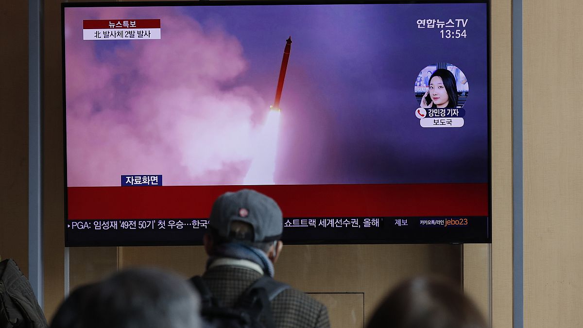 Kuzey Kore'nin yeni füze denemesi, Güney Kore'de TV'lerde canlı olarak duyuruldu