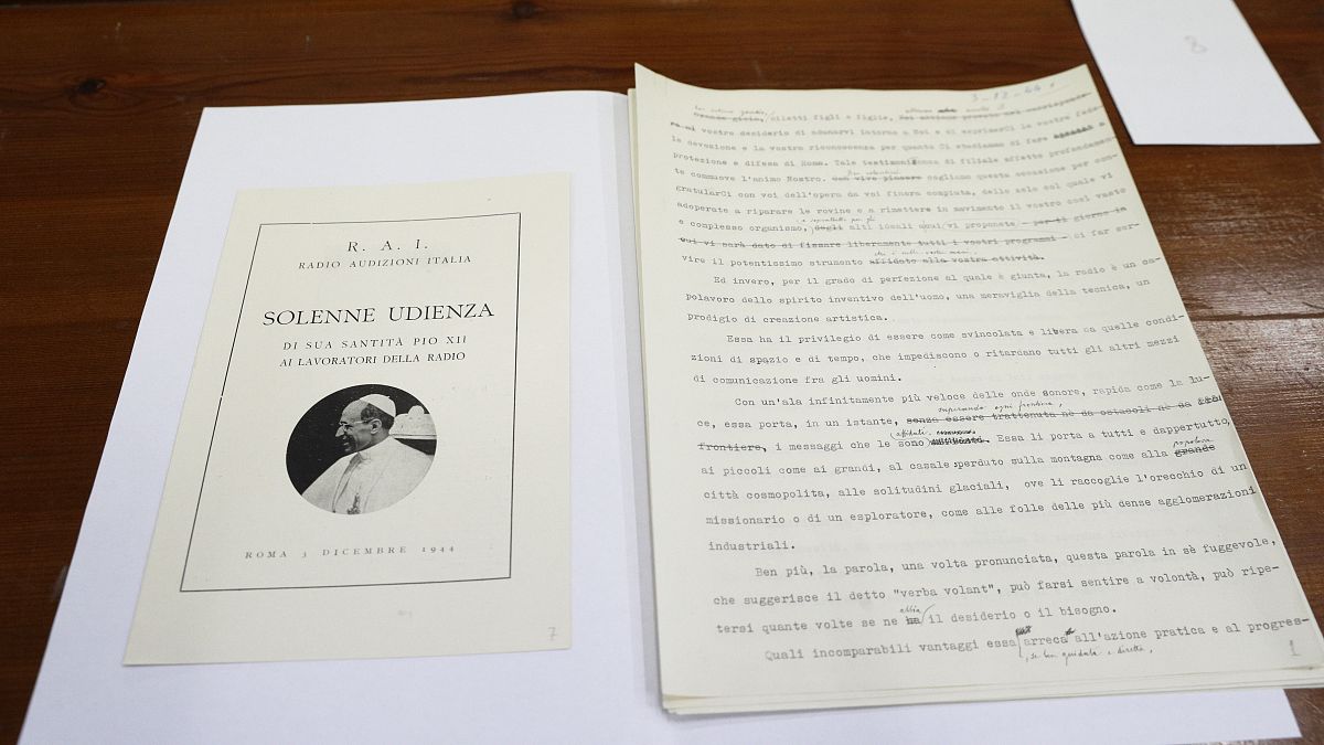 Vatikan Papa Pius XII dönemi arşivlerini açtı                                                  